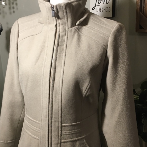 details INTL creamy zipper front jacket - Picture 2 of 8